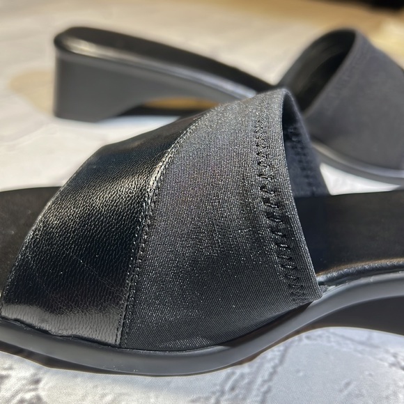 A. Marinelli Black Leather Low Heeled Sandals - Size 8.5 M - Picture 15 of 16